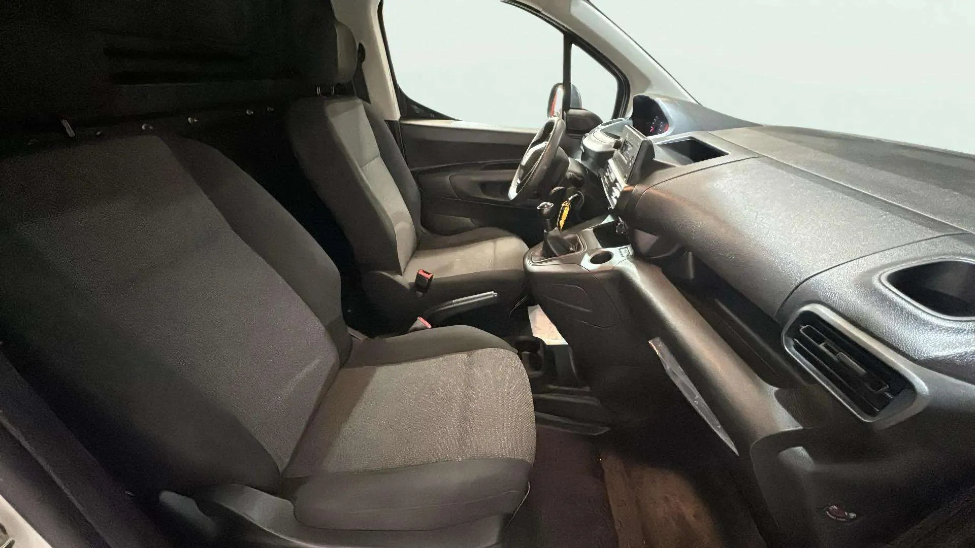 Peugeot Partner 1.5 BlueHDi Pro Standard 600kg 100 - foto 15