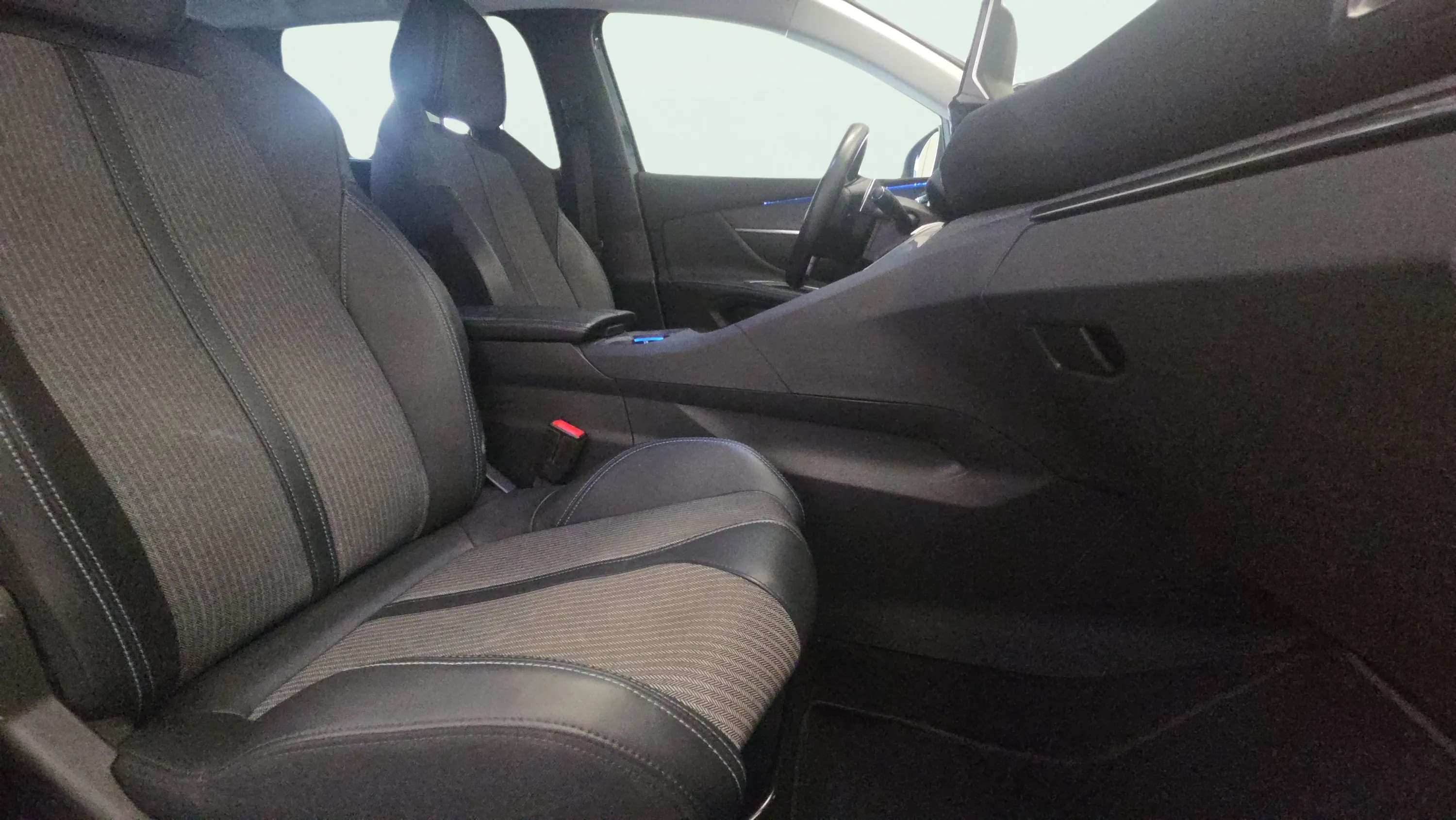 Peugeot 5008 1.5 BlueHDi Allure EAT8 - foto 22