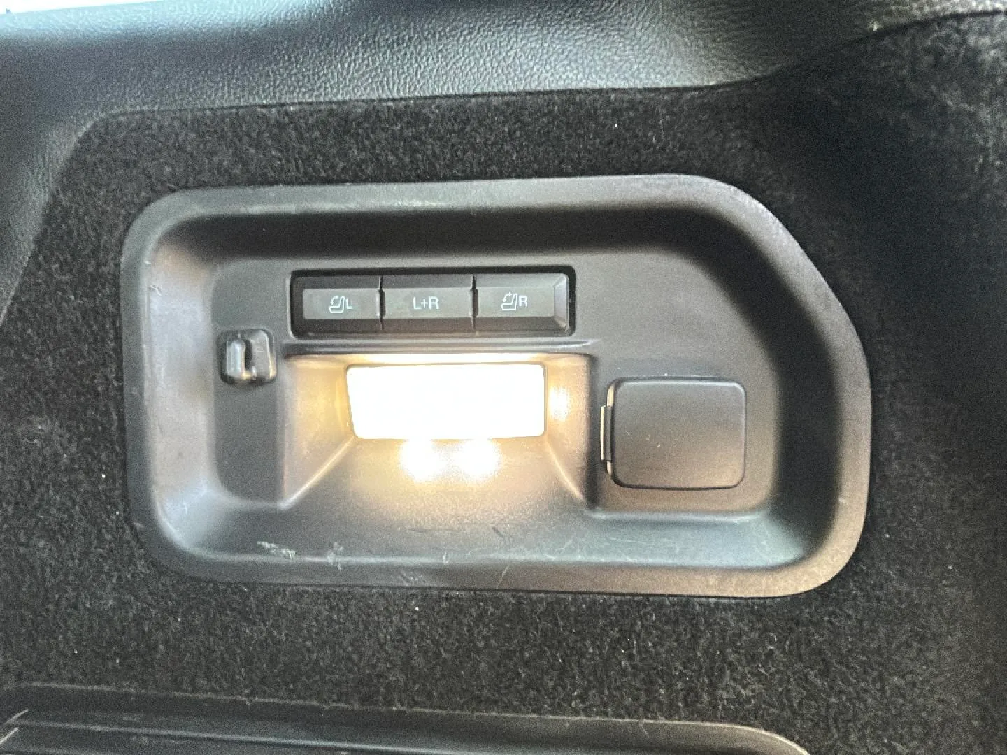 Ford Explorer 3.0 PHEV AWD ST-Line - foto 32