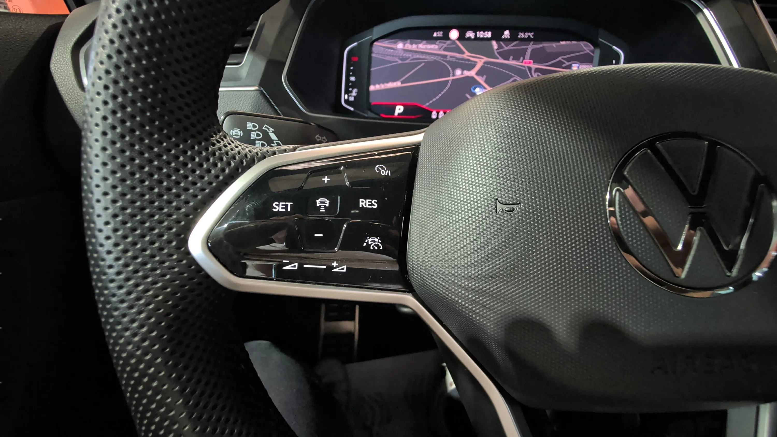 Volkswagen Tiguan R-Line 2.0 TDI DSG - foto 12