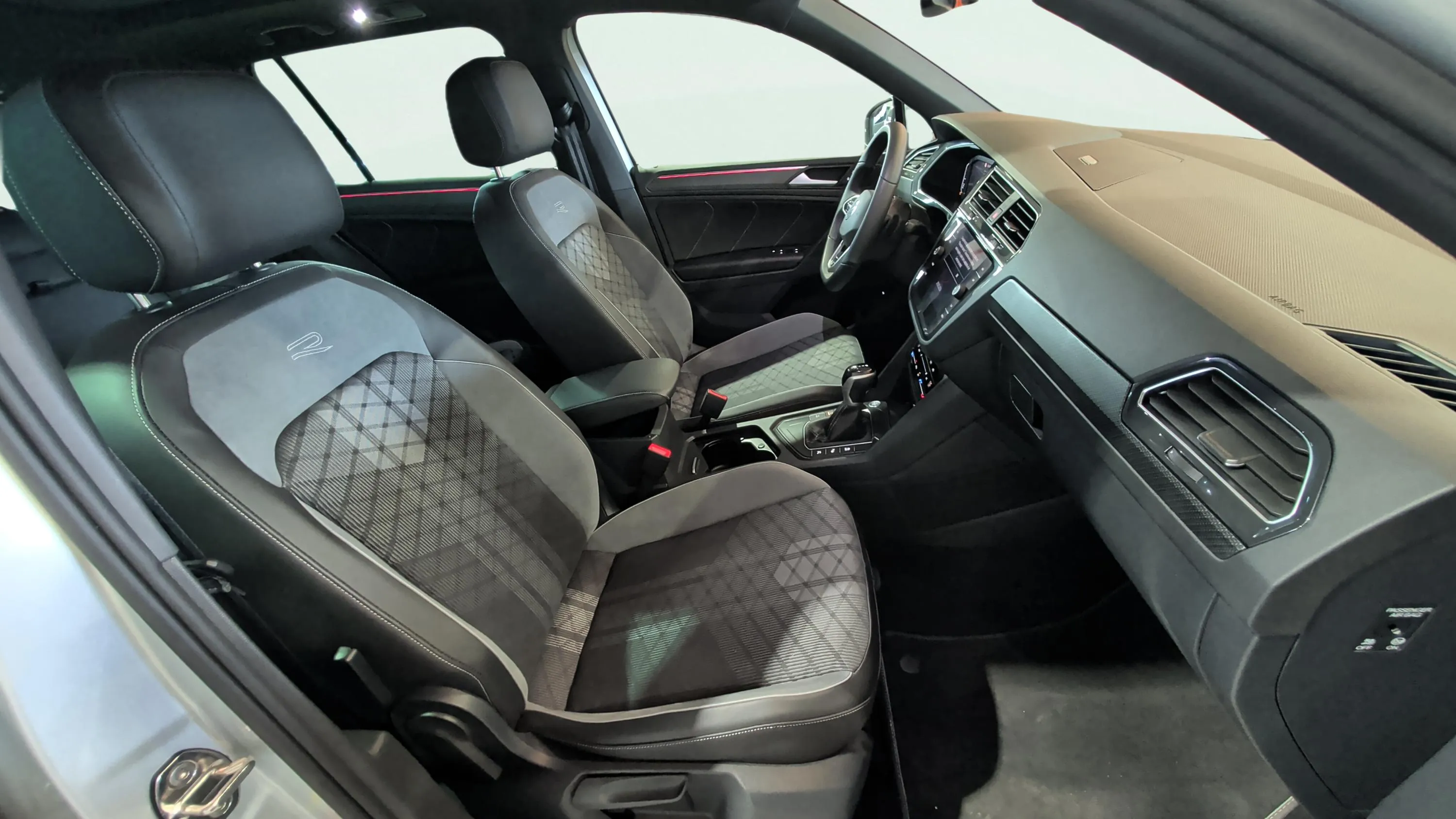 Volkswagen Tiguan R-Line 2.0 TDI DSG - foto 18