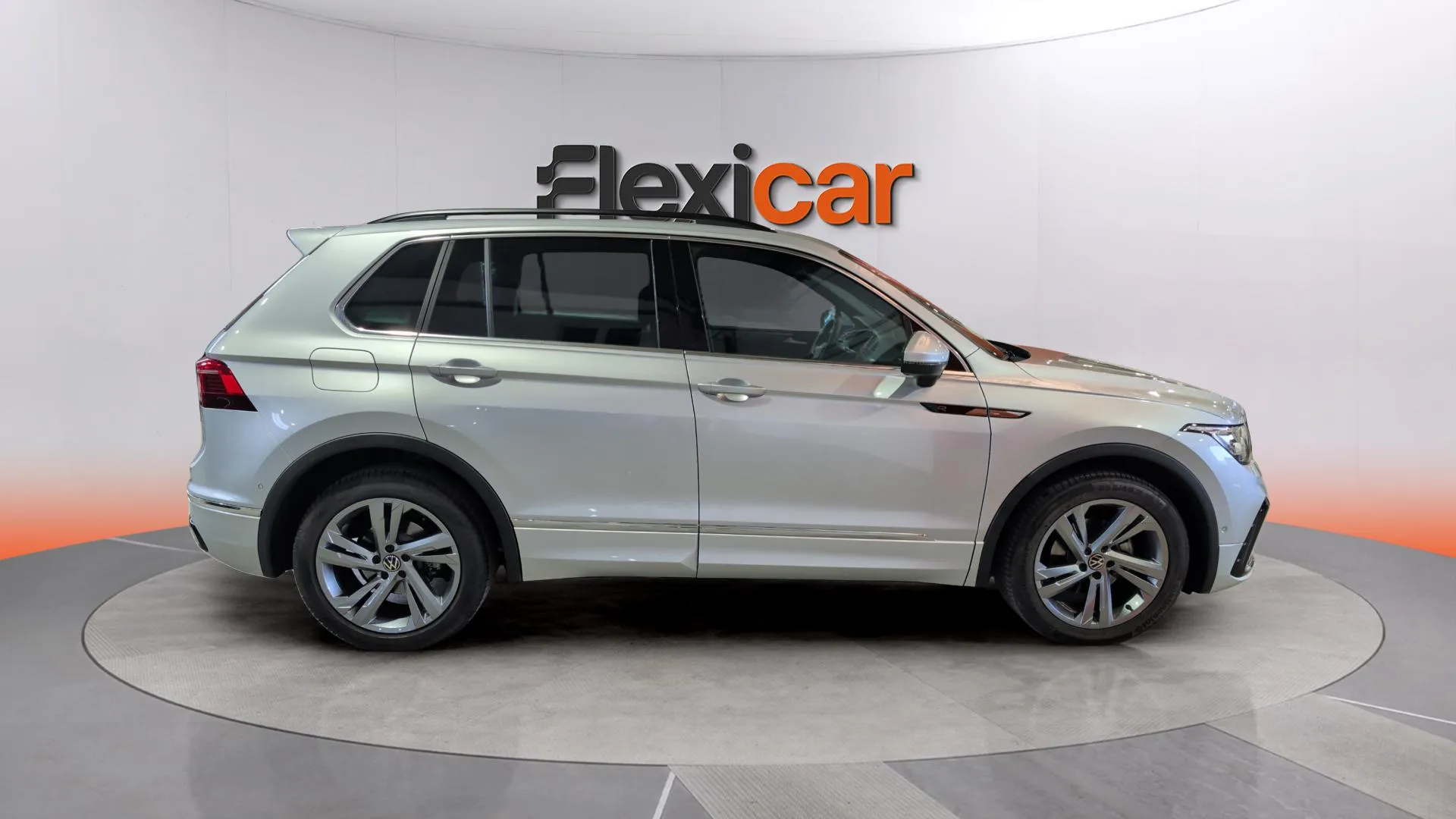 Volkswagen Tiguan R-Line 2.0 TDI DSG - foto 8