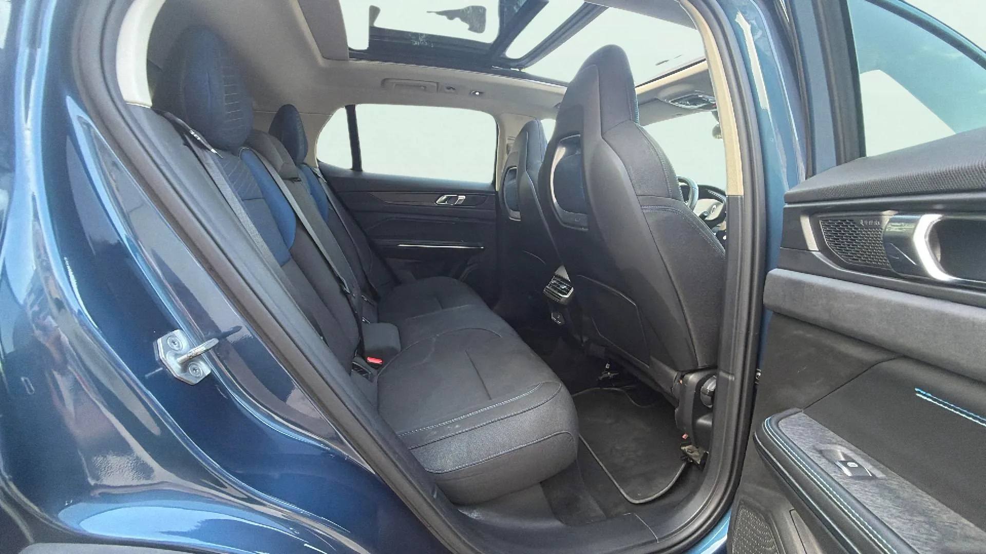 Lynk & Co 01 1.5 PHEV - foto 13