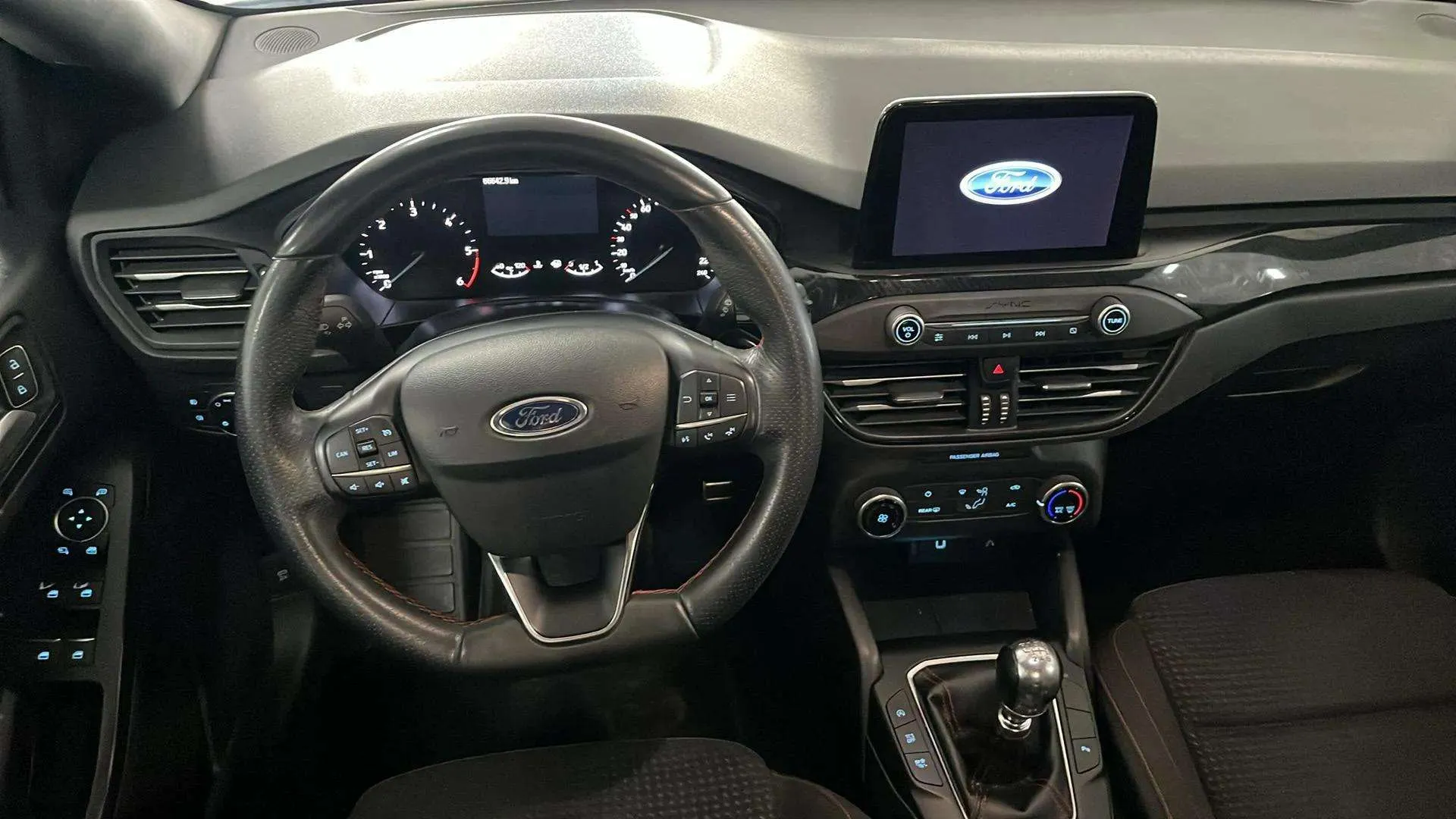 Ford Focus 1.5 EcoBlue Trend - foto 12