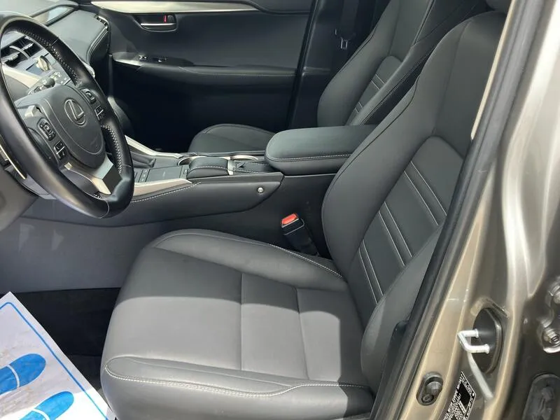 Lexus NX 2.5 300h Premium 2WD - foto 12