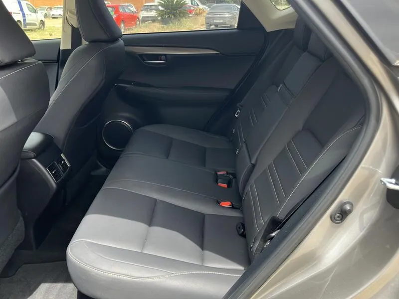 Lexus NX 2.5 300h Premium 2WD - foto 17