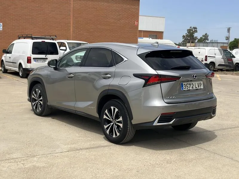Lexus NX 2.5 300h Premium 2WD - foto 4