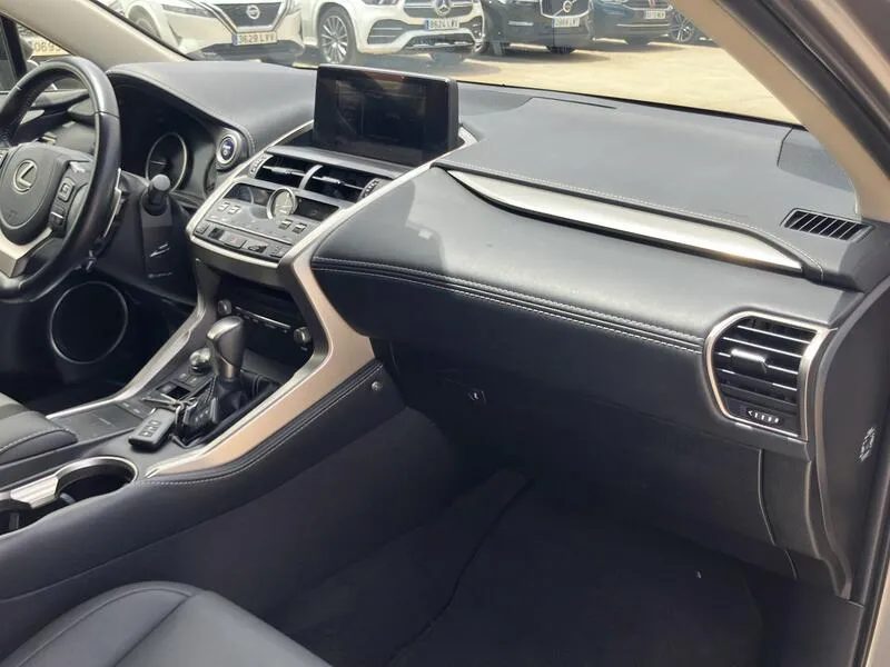 Lexus NX 2.5 300h Premium 2WD - foto 33