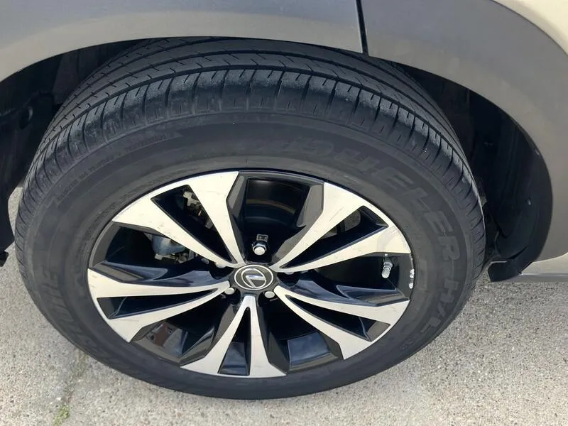 Lexus NX 2.5 300h Premium 2WD - foto 23
