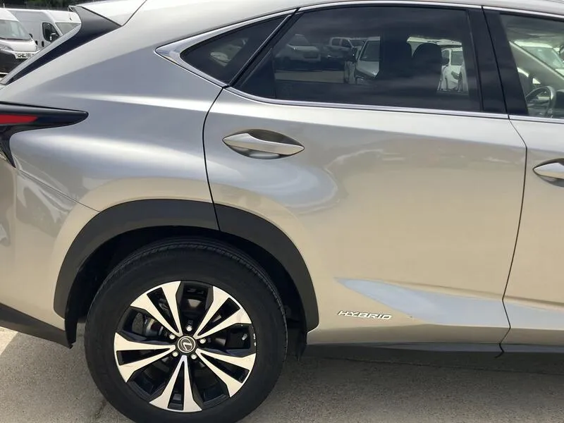 Lexus NX 2.5 300h Premium 2WD - foto 24