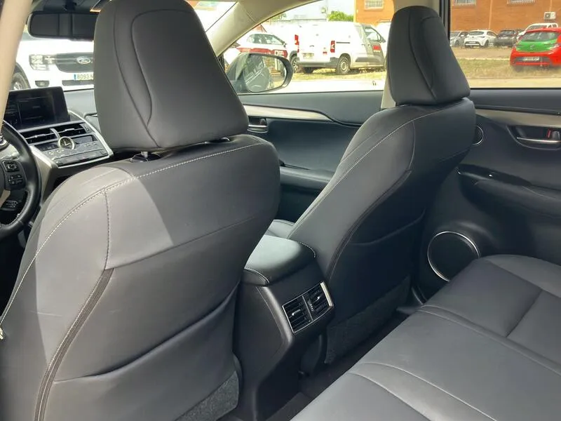 Lexus NX 2.5 300h Premium 2WD - foto 39