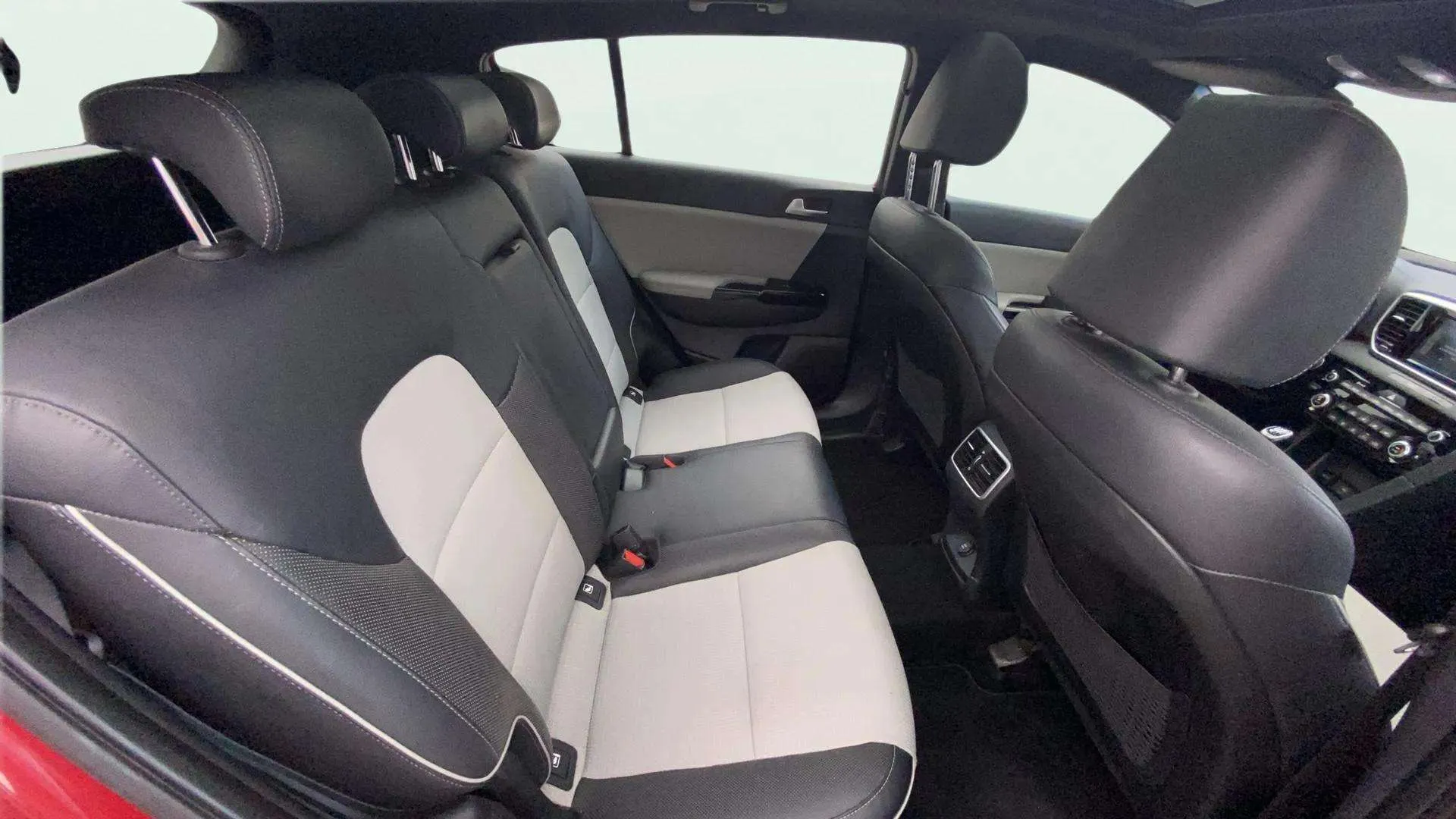 Kia Sportage 1.6 T-GDi GT Line Essential 4x4 - foto 16