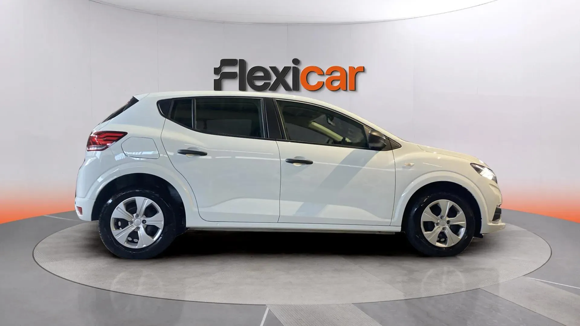 Dacia Sandero Essential TCe - foto 10