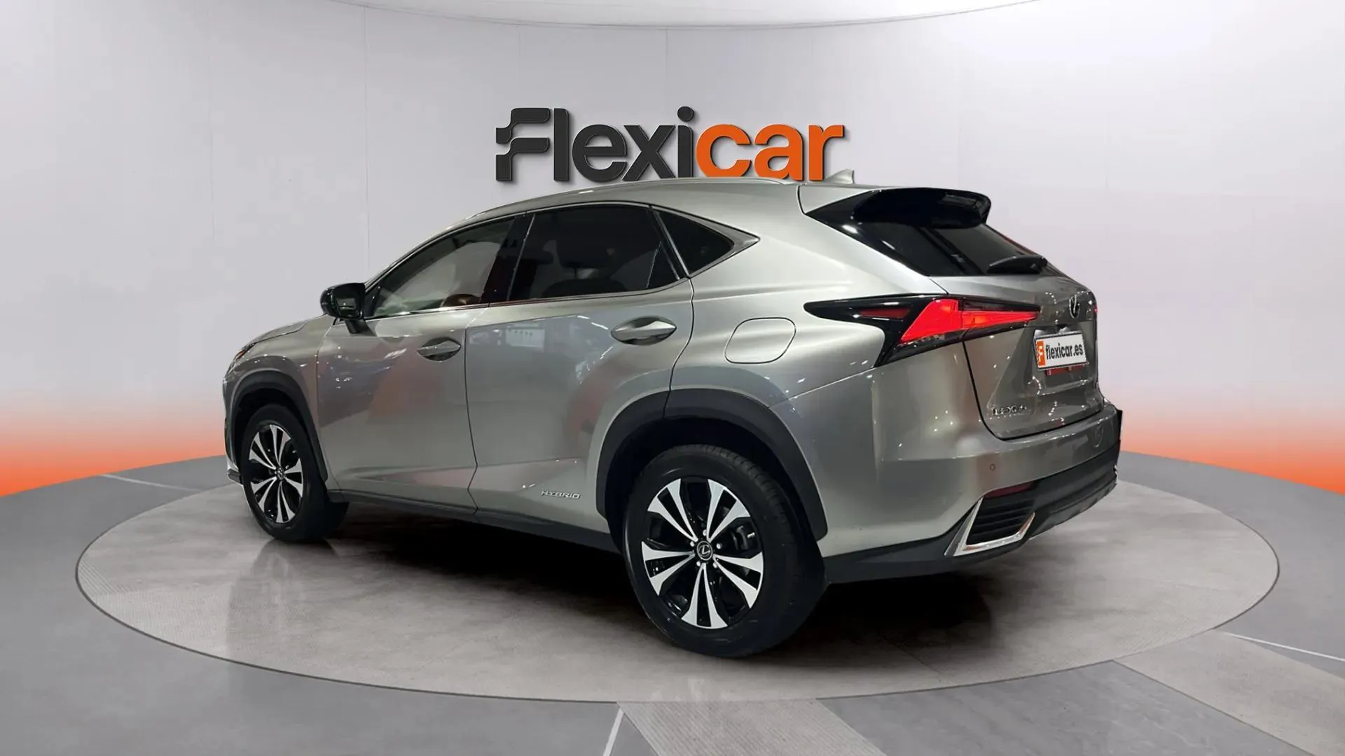 Lexus NX 2.5 300h Premium 2WD - foto 6