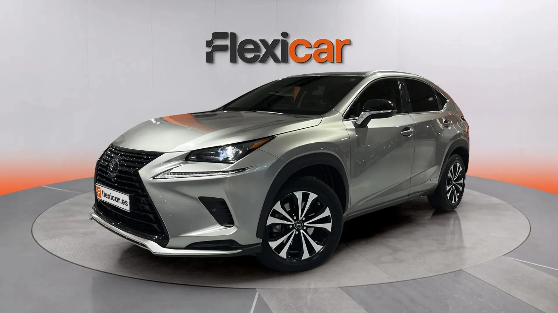 Lexus NX 2.5 300h Premium 2WD - foto 4