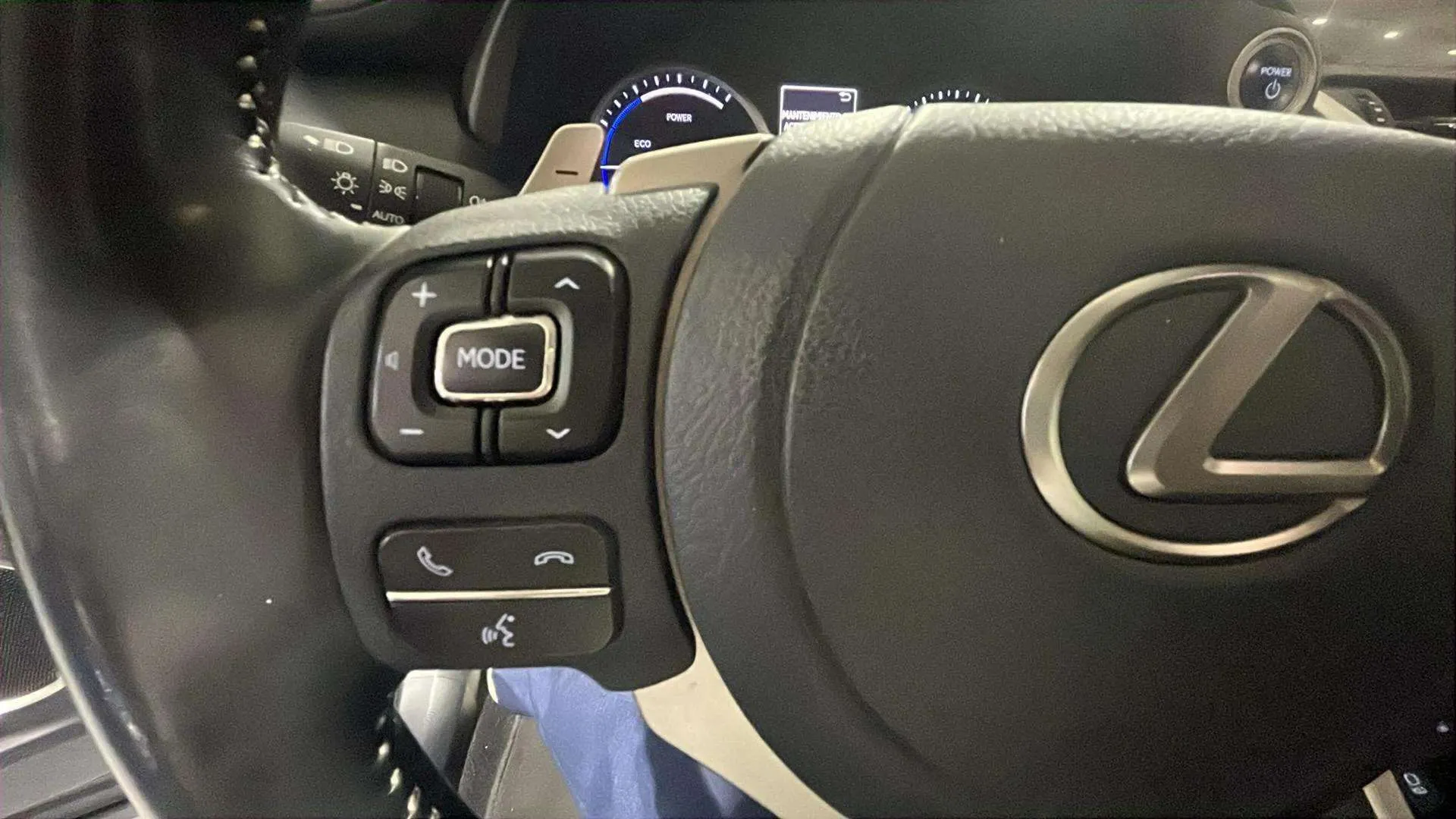 Lexus NX 2.5 300h Premium 2WD - foto 17