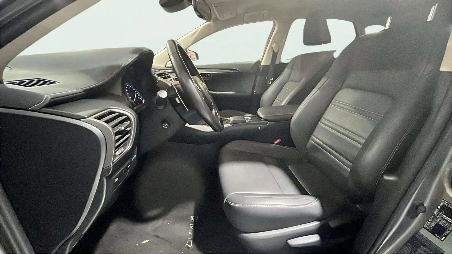 Lexus NX 2.5 300h Premium 2WD - foto 24