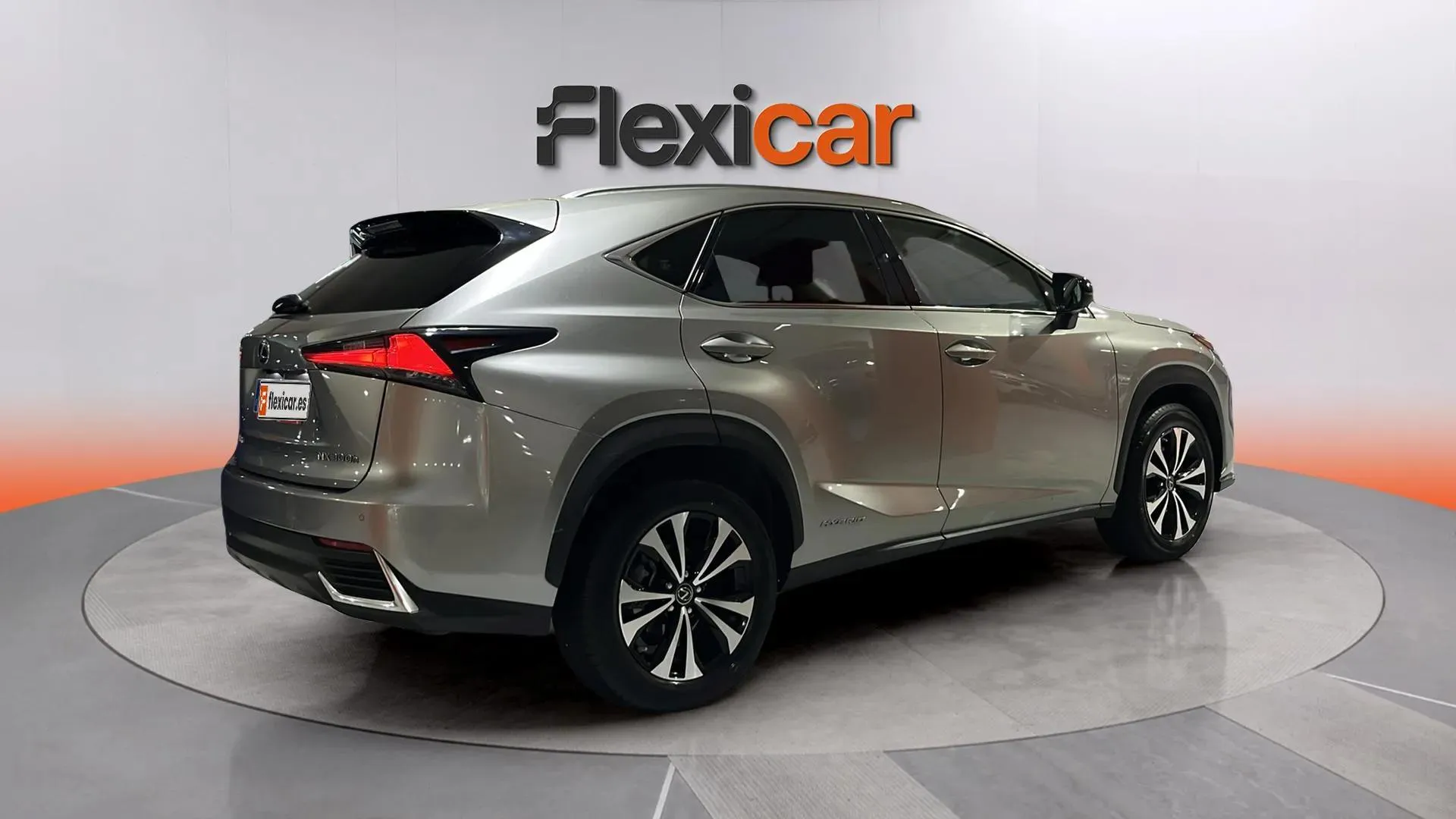 Lexus NX 2.5 300h Premium 2WD - foto 10