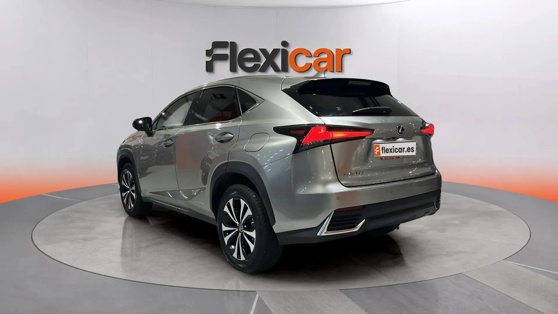 Lexus NX 2.5 300h Premium 2WD - foto 7