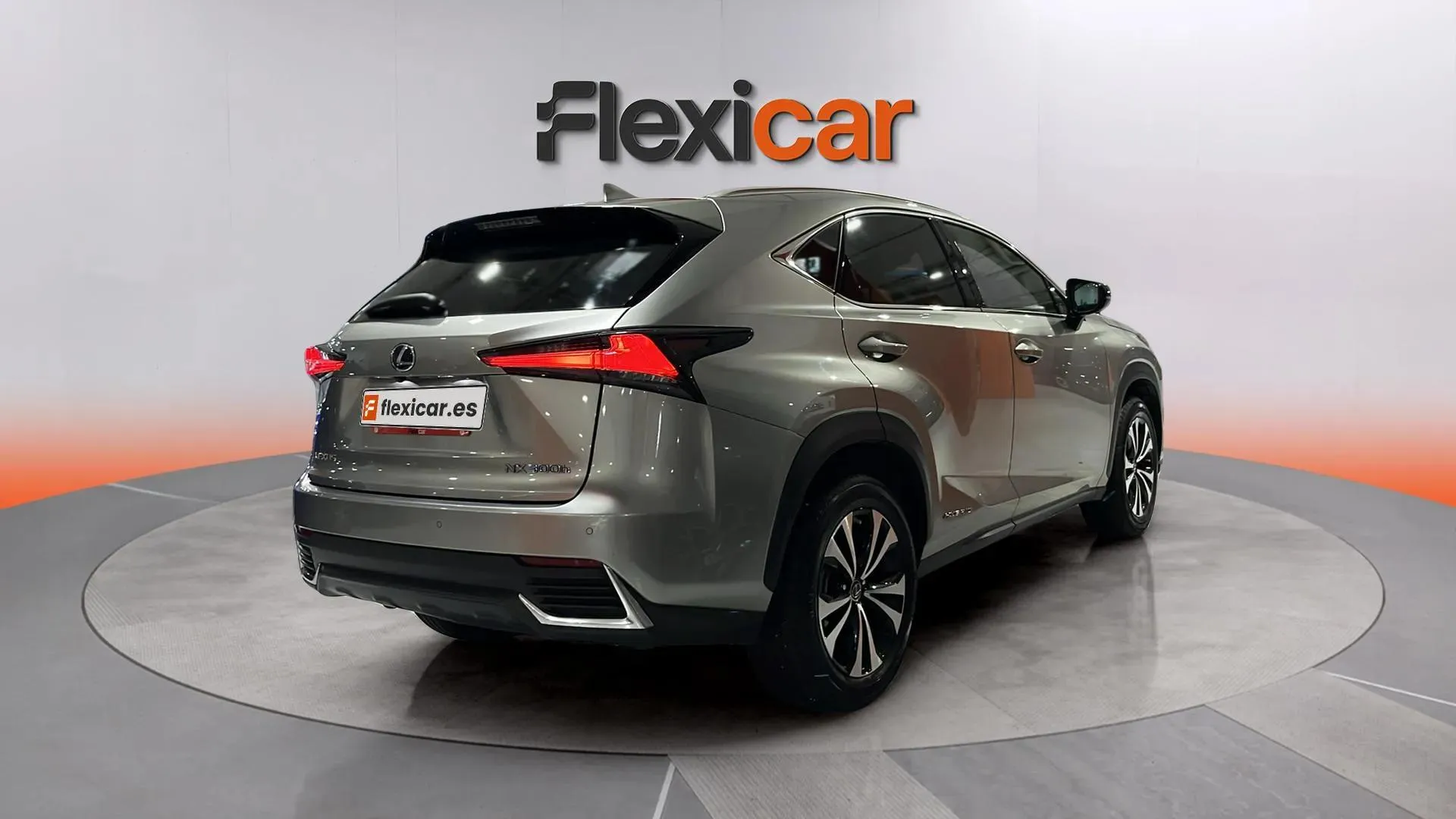 Lexus NX 2.5 300h Premium 2WD - foto 9