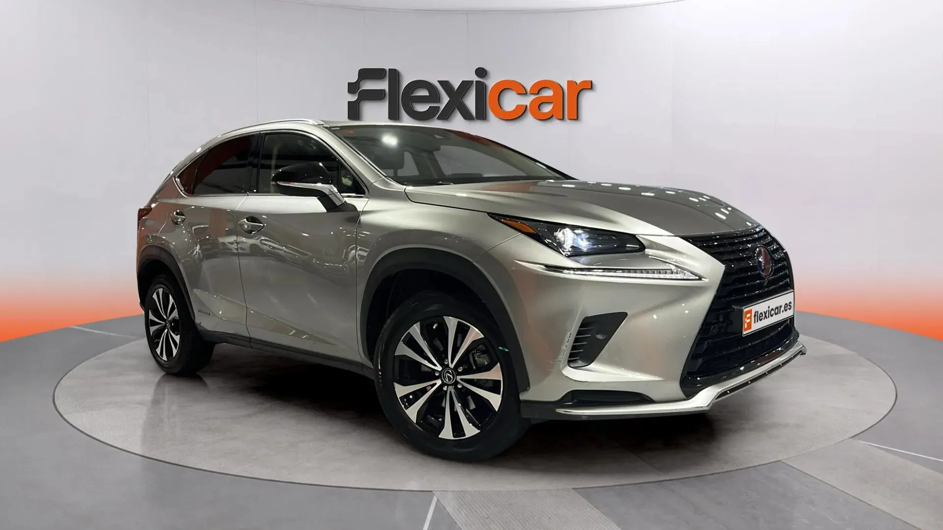 Lexus NX 2.5 300h Premium 2WD - foto 2