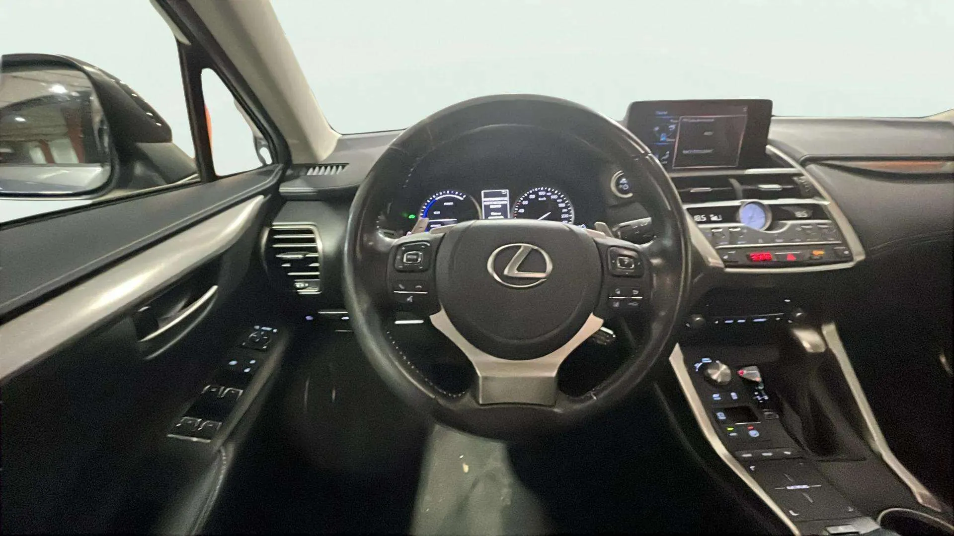 Lexus NX 2.5 300h Premium 2WD - foto 16