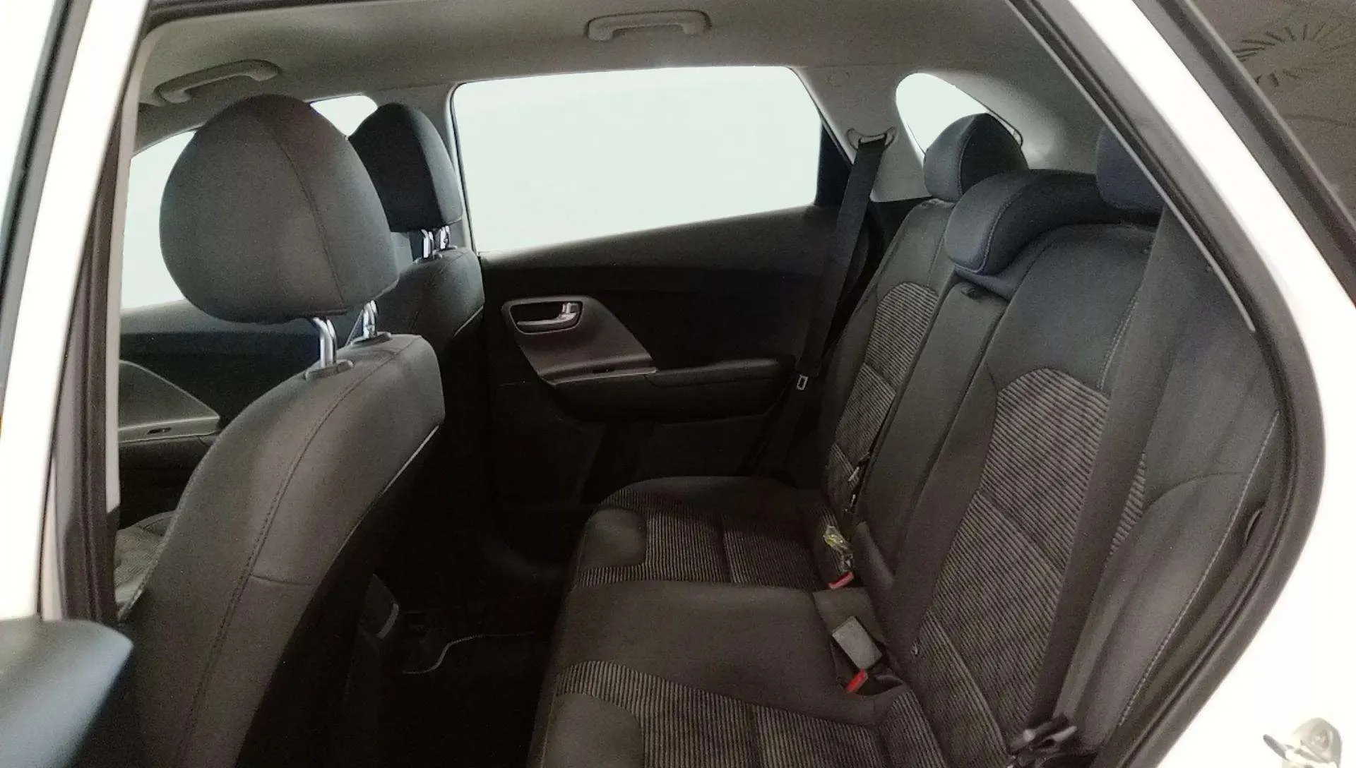 Kia Niro 1.6 GDi Híbrido Concept - foto 17