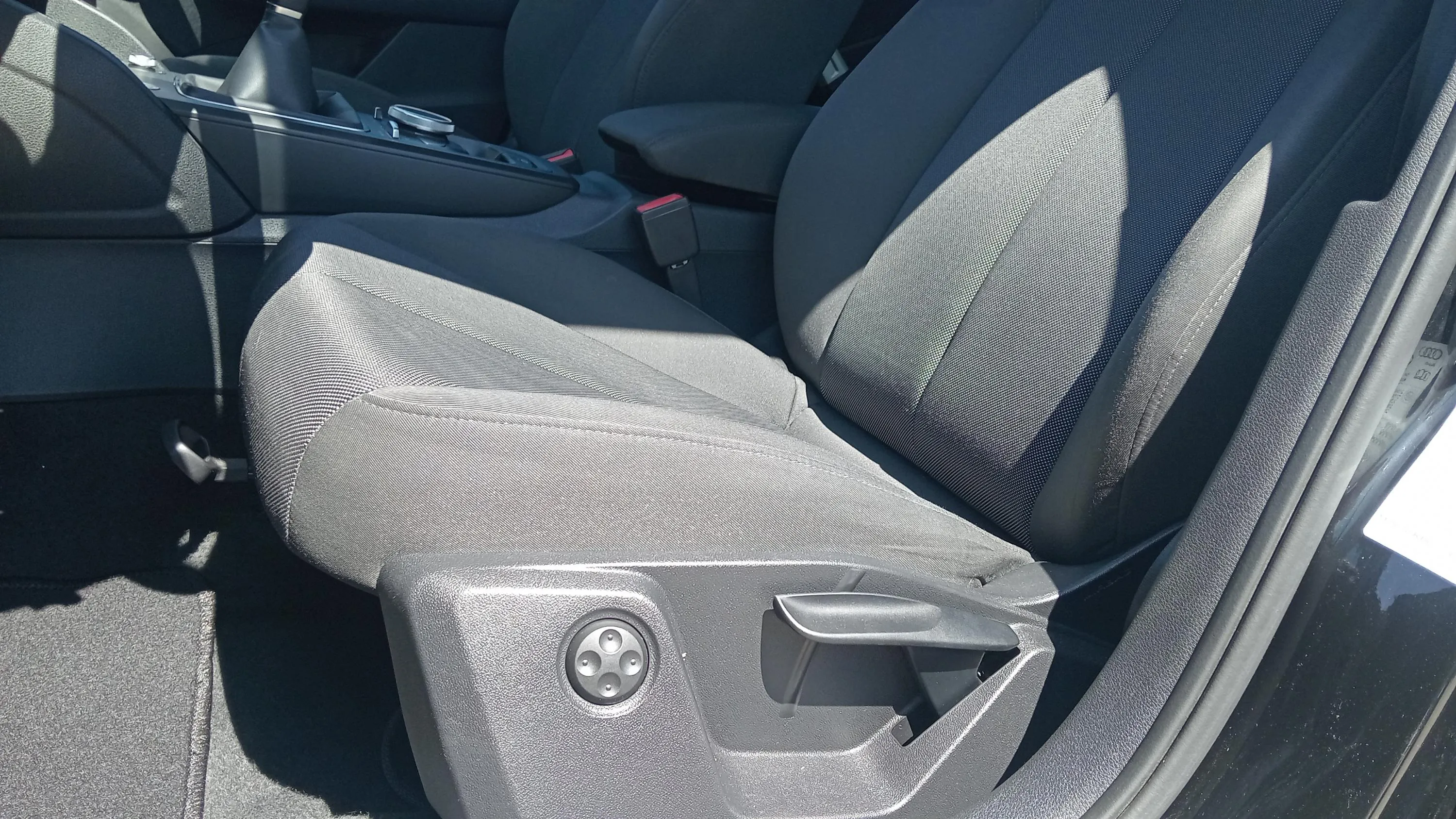 Audi Q2 30 TDI - foto 22