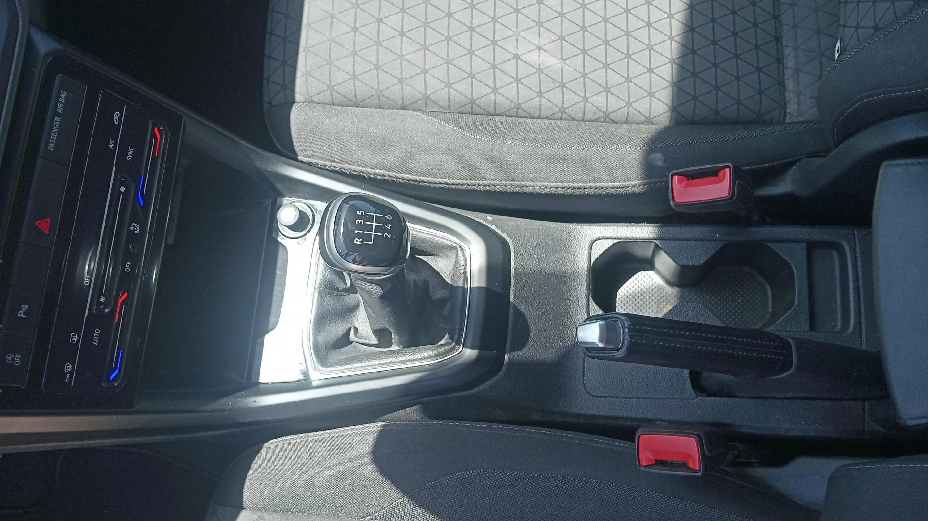 Volkswagen T-Cross Advance 1.0 TSI - foto 23