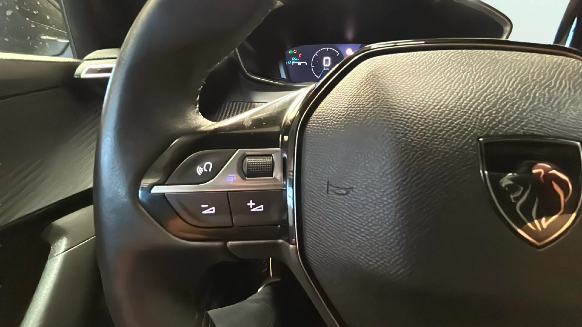Peugeot 2008 Allure PureTech 100 - foto 18