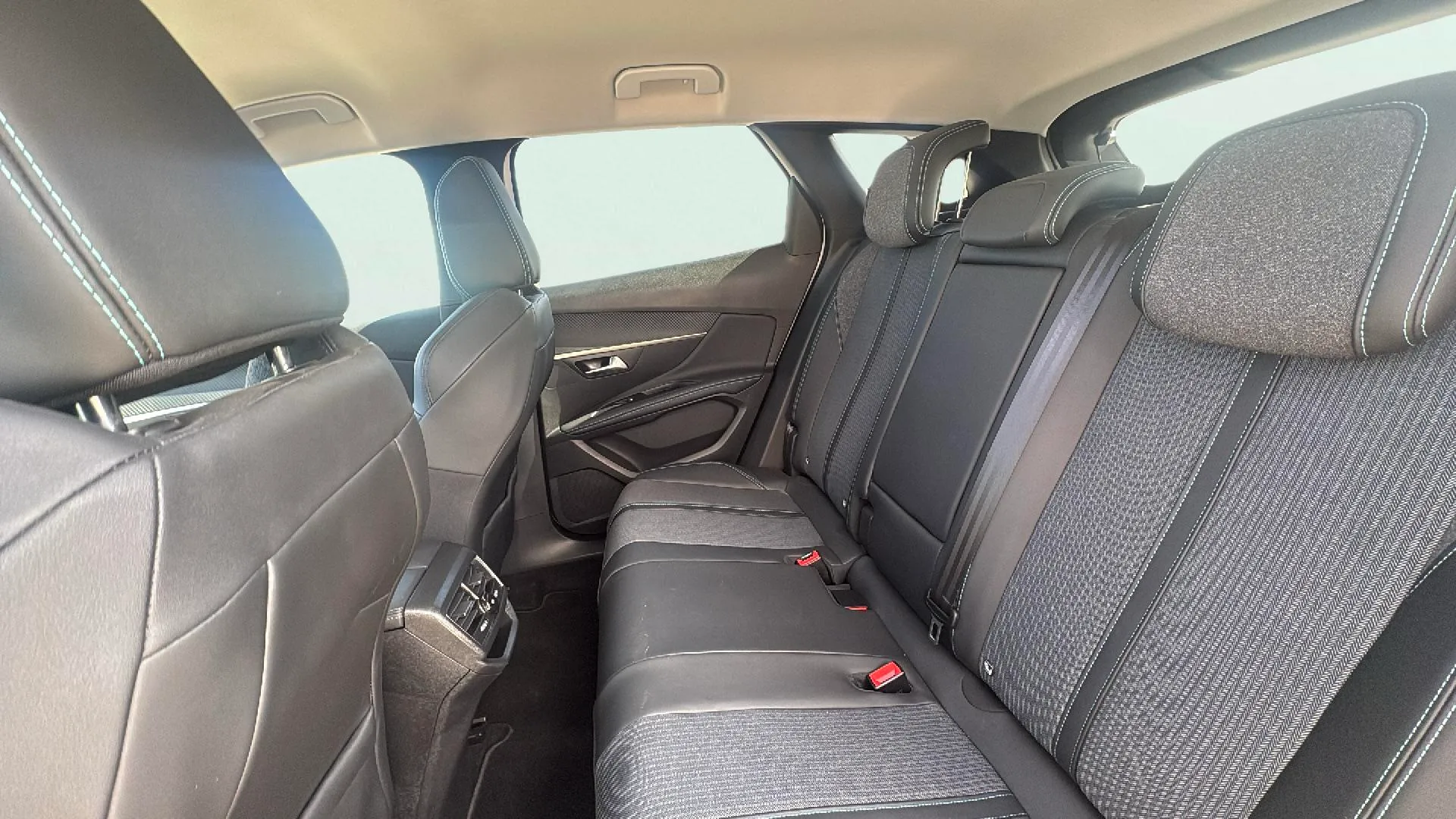 Peugeot 3008 1.5 BlueHDi Allure EAT8 - foto 18