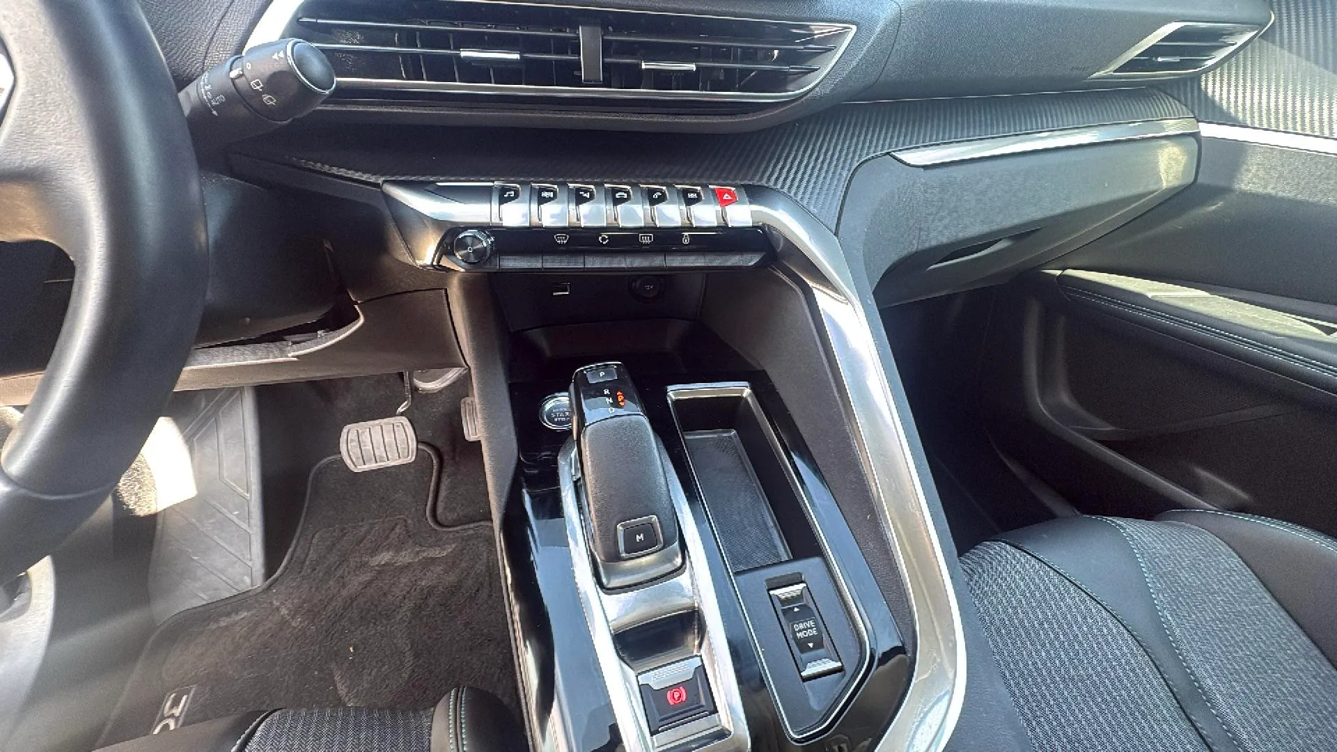 Peugeot 3008 1.5 BlueHDi Allure EAT8 - foto 20