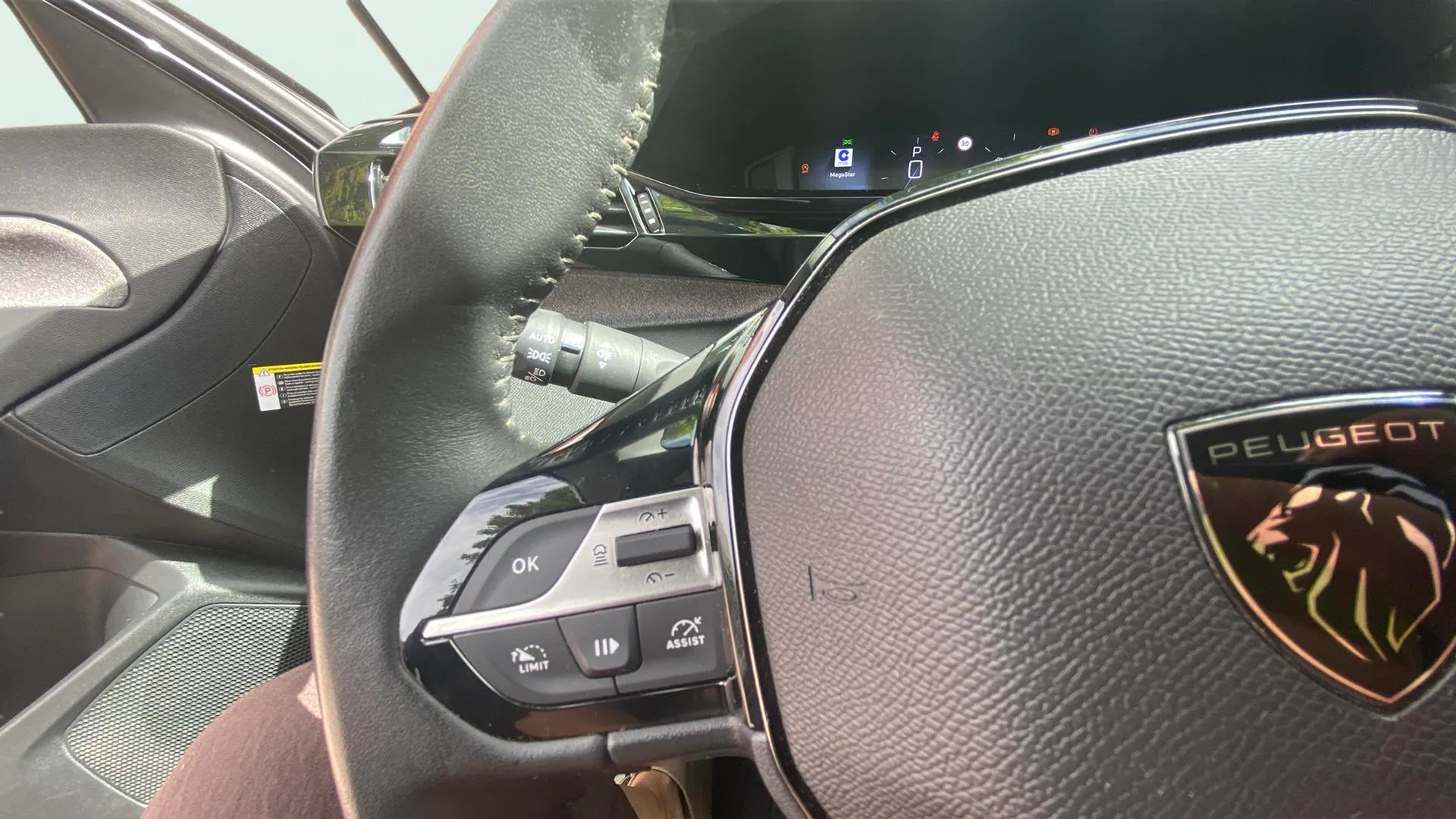 Peugeot 308 Allure BlueHDi 130 EAT8 - foto 10