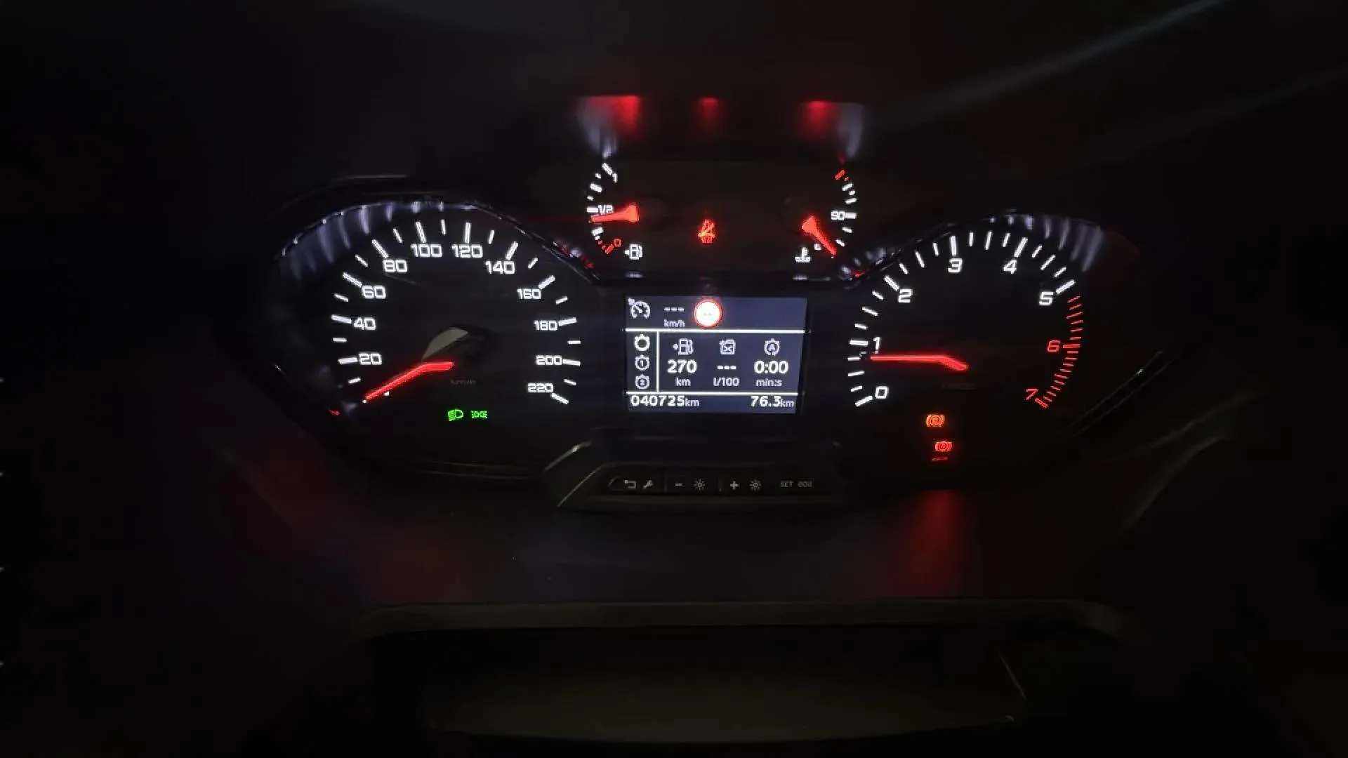 Peugeot Rifter GT BlueHDi 130 - foto 11