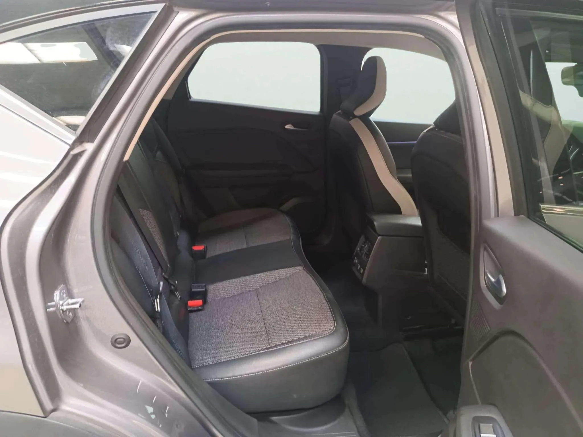 Renault Captur Zen TCe 90 - foto 8