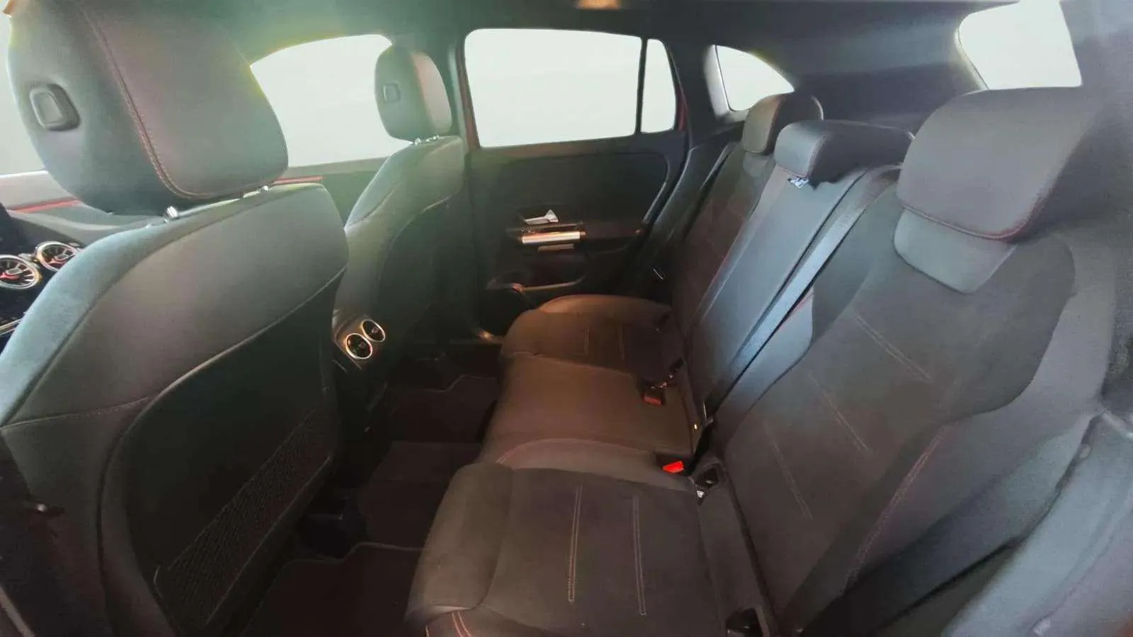 Mercedes-Benz GLA 200 D - foto 28