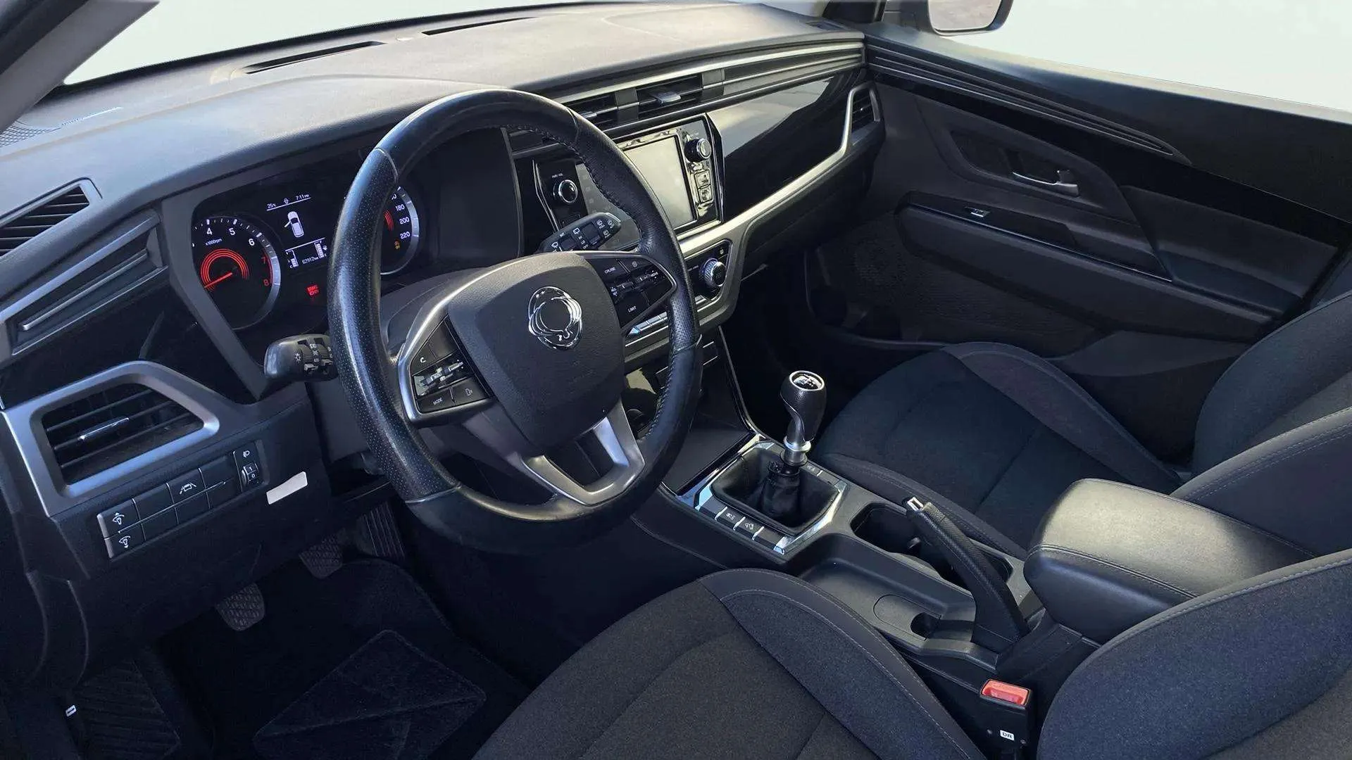 SsangYong Korando G15T LP Urban - foto 13