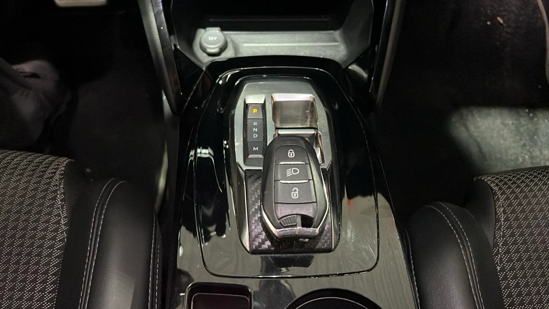 Peugeot 2008 GT PureTech 130 EAT8 - foto 19