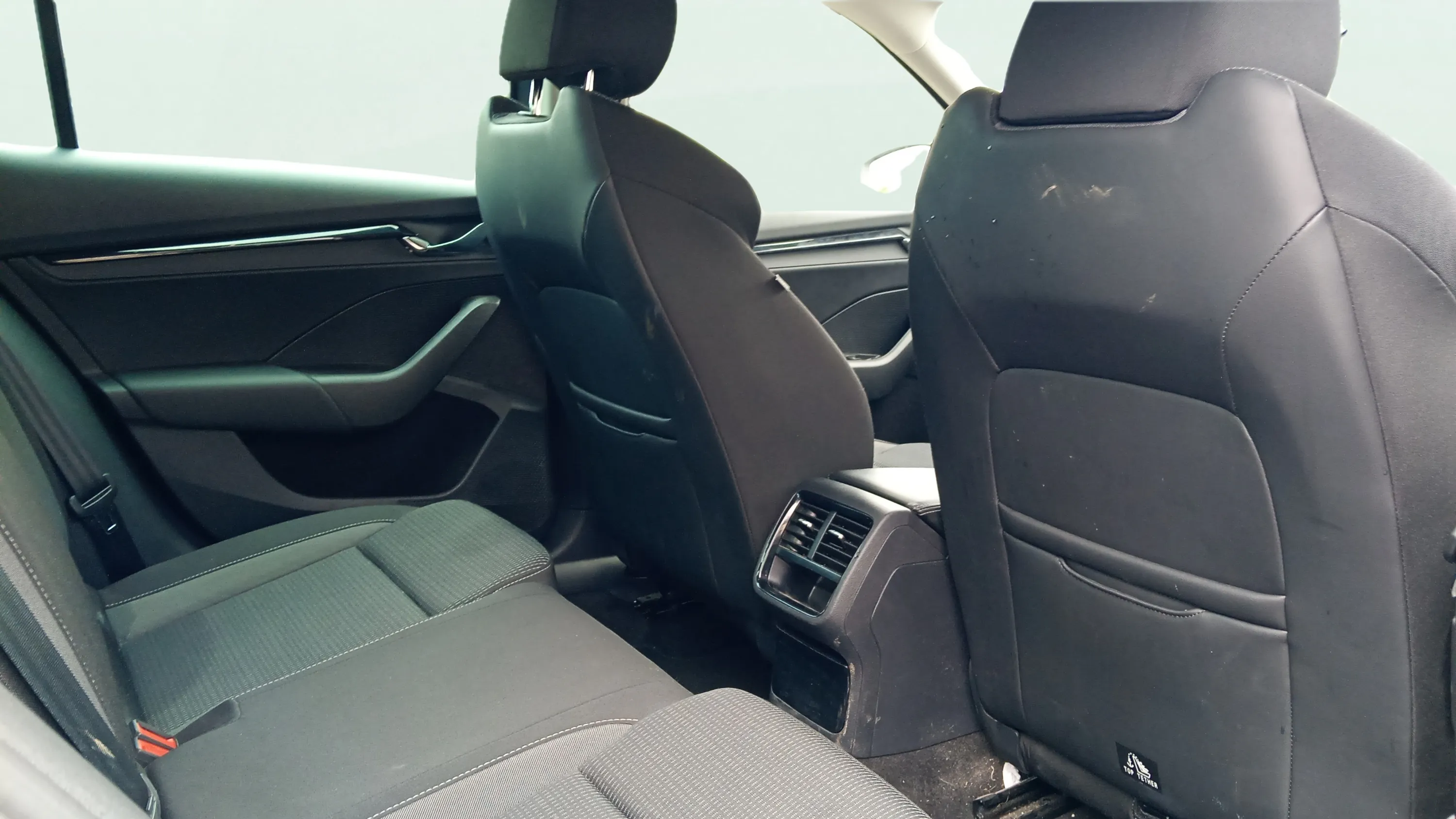 Škoda Octavia 2.0 TDI Ambition - foto 14