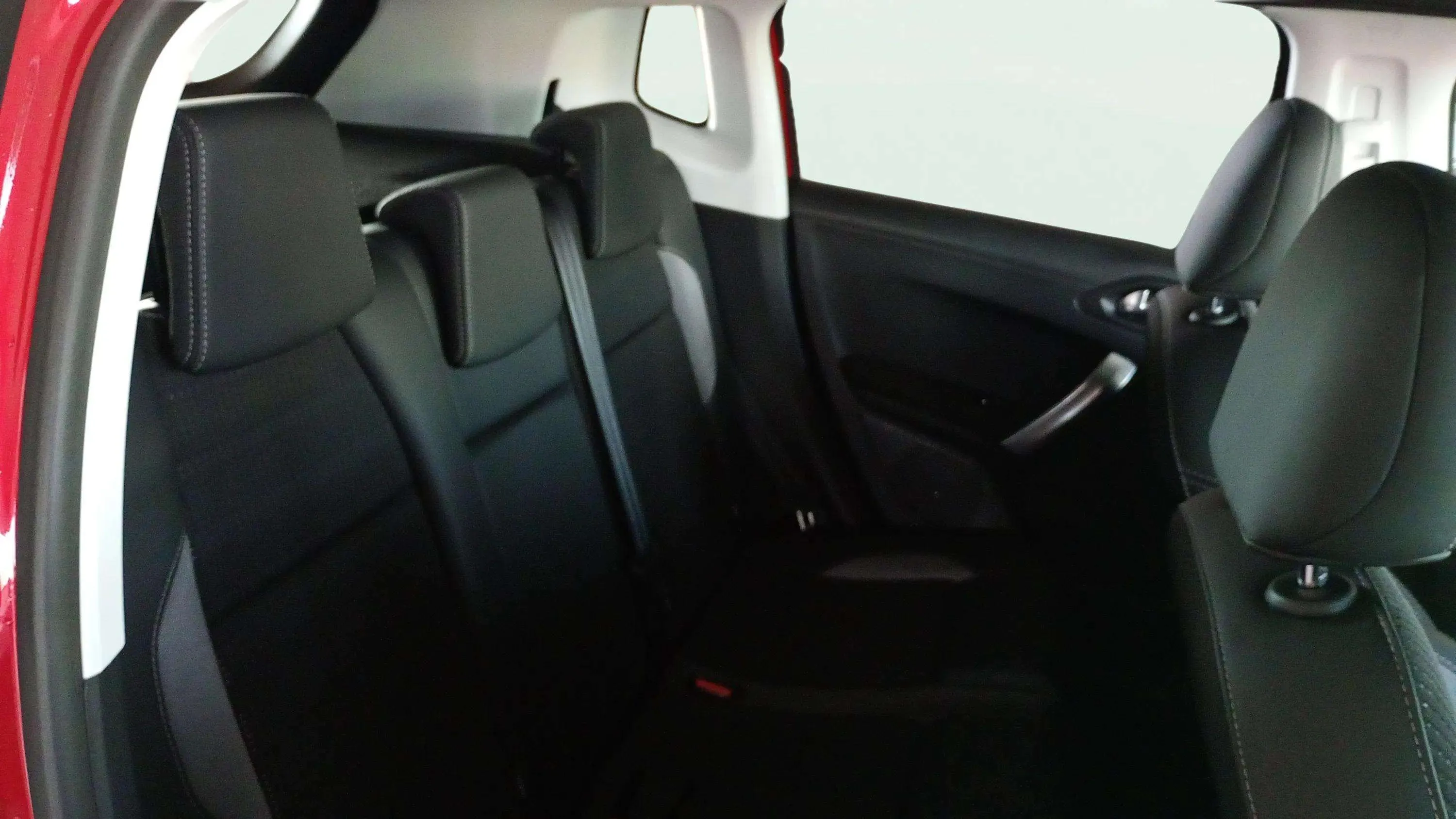Peugeot 2008 Allure PureTech 100 BVM6 - foto 15
