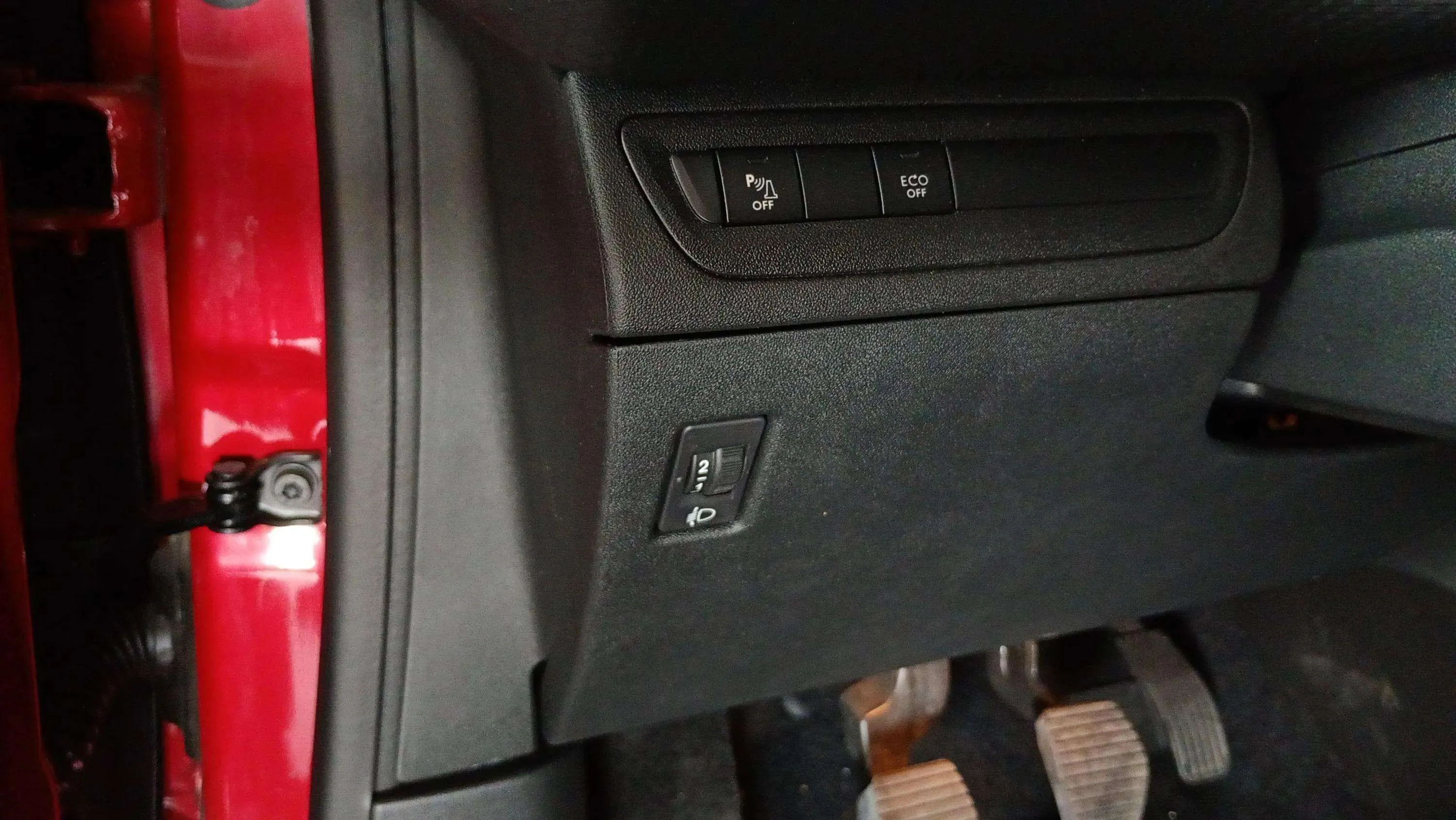 Peugeot 2008 Allure PureTech 100 BVM6 - foto 19