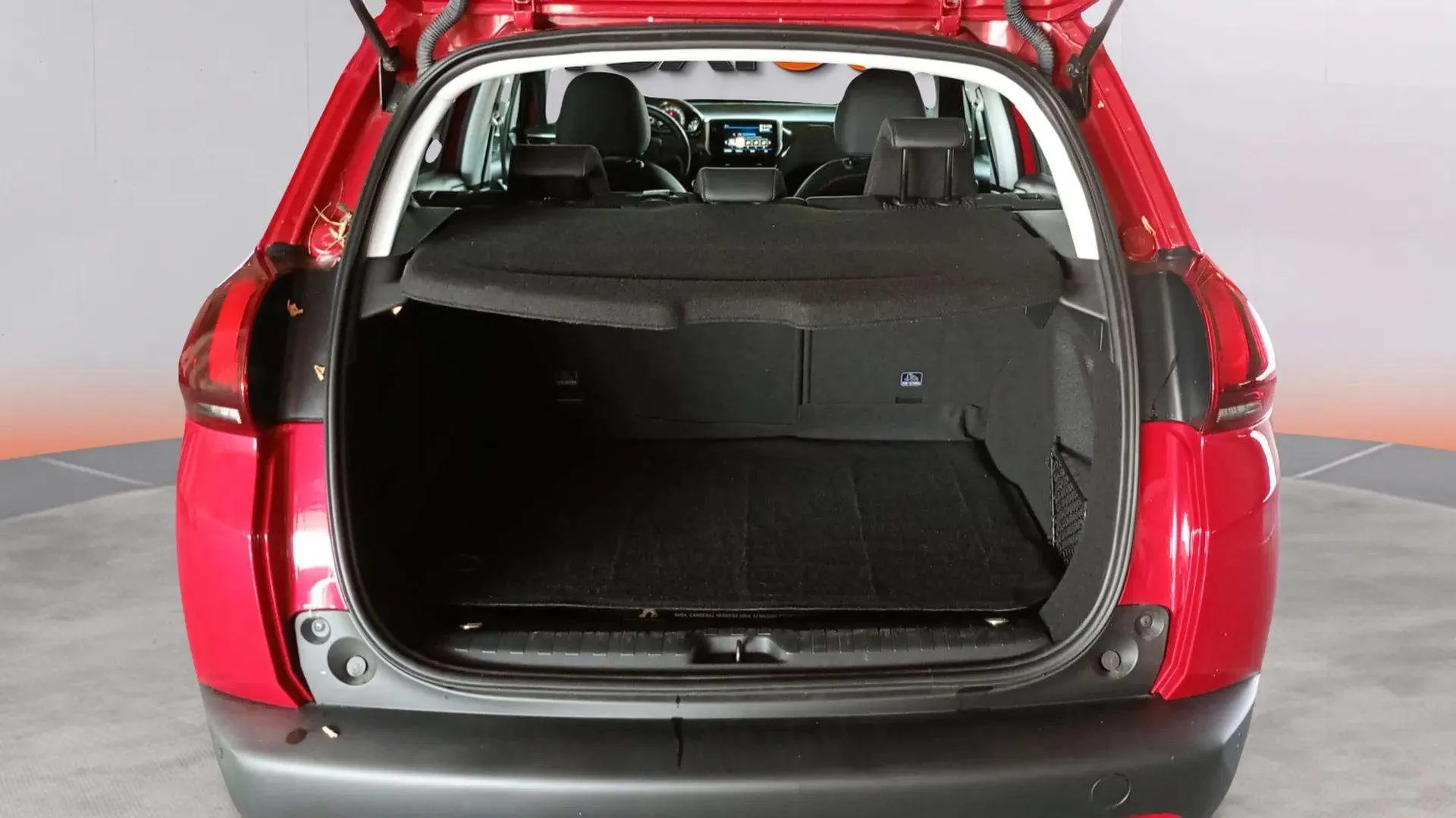 Peugeot 2008 Allure PureTech 100 BVM6 - foto 14