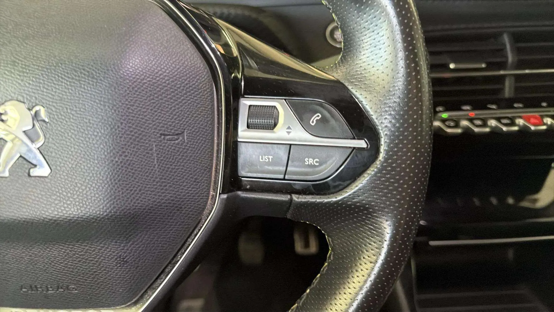 Peugeot 208 PureTech GT - foto 12