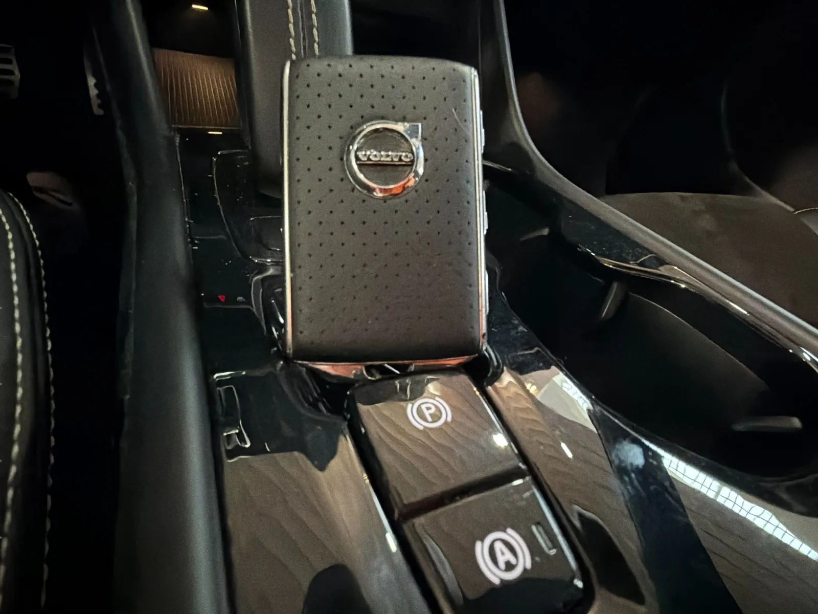 Volvo XC40 2.0 T4 R-Design - foto 16