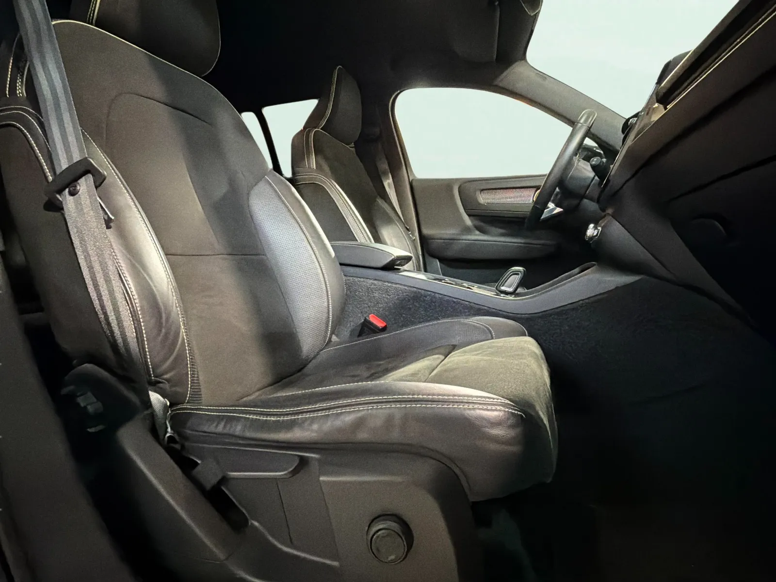 Volvo XC40 2.0 T4 R-Design - foto 17