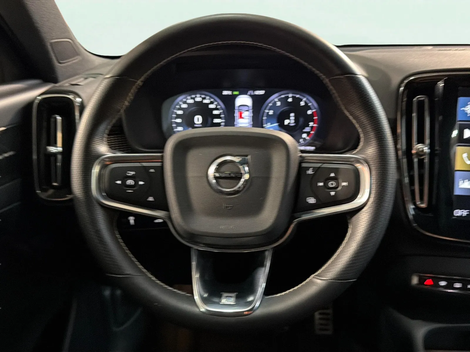 Volvo XC40 2.0 T4 R-Design - foto 7