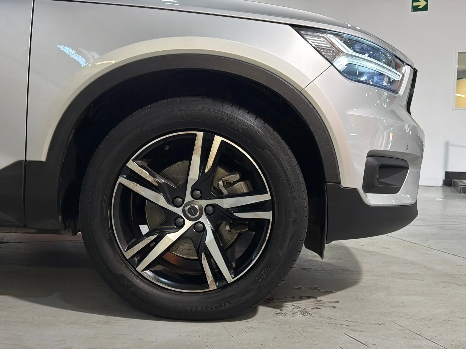 Volvo XC40 2.0 T4 R-Design - foto 22