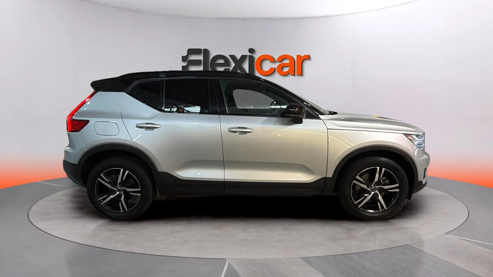 Volvo XC40 2.0 T4 R-Design - foto 2
