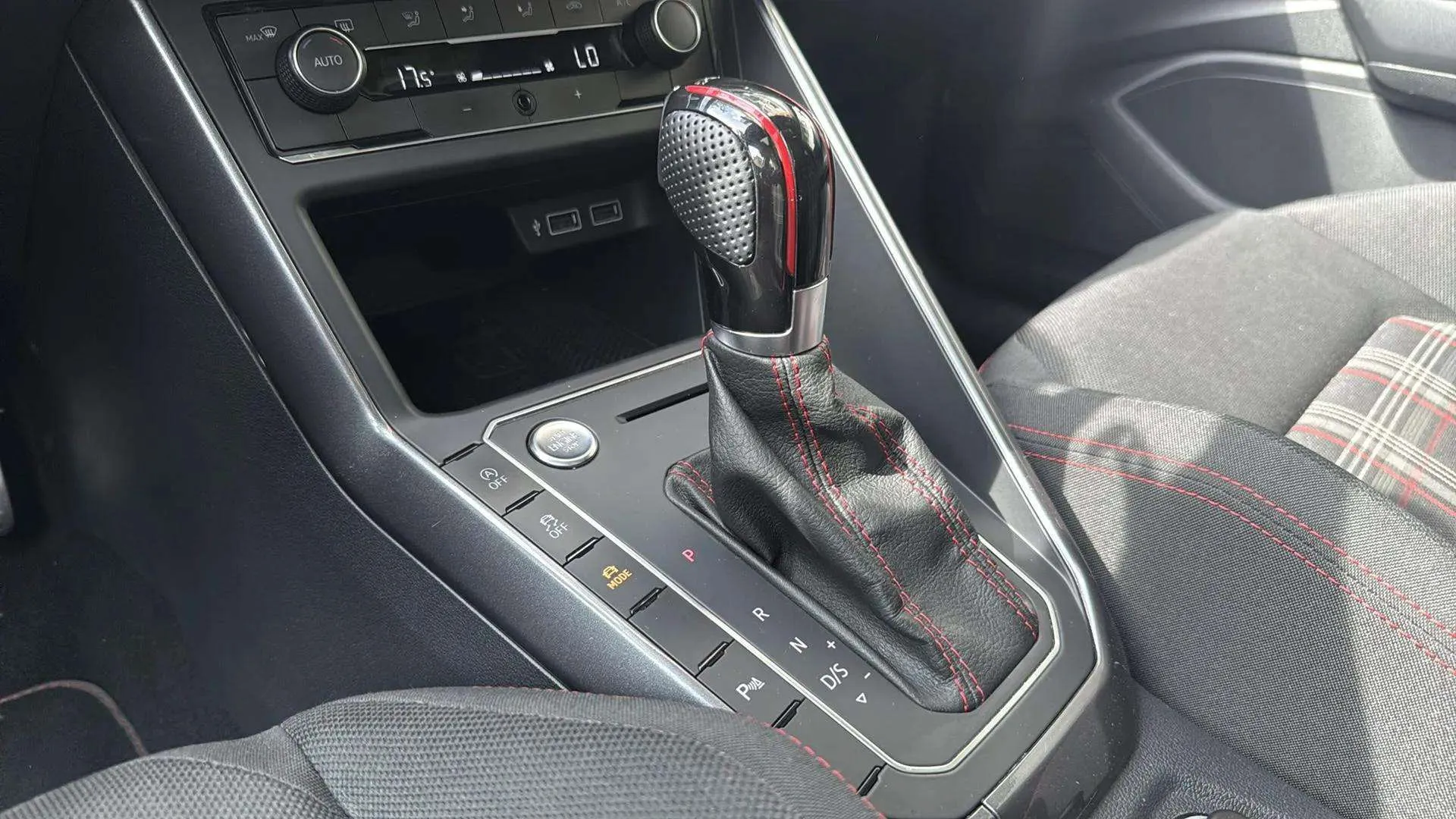 Volkswagen Polo GTI 2.0 TSI DSG - foto 13