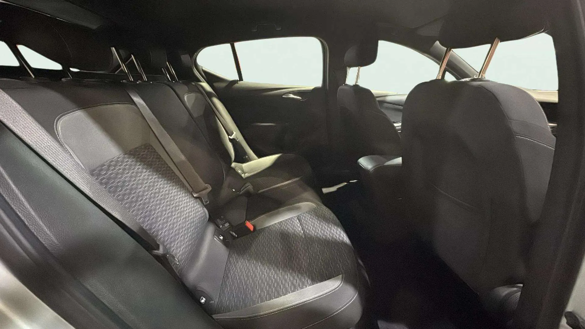 Opel Astra 1.2T SHT Business Elegance - foto 18